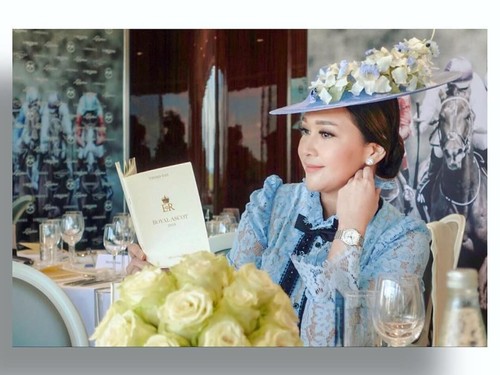 Maia Estianty Gaya ala Bangsawan, Pamer Jam Tangan Rp 60 Jutaan Maia Estianty Gaya ala Bangsawan, Pamer Jam Tangan Rp 60 Jutaan