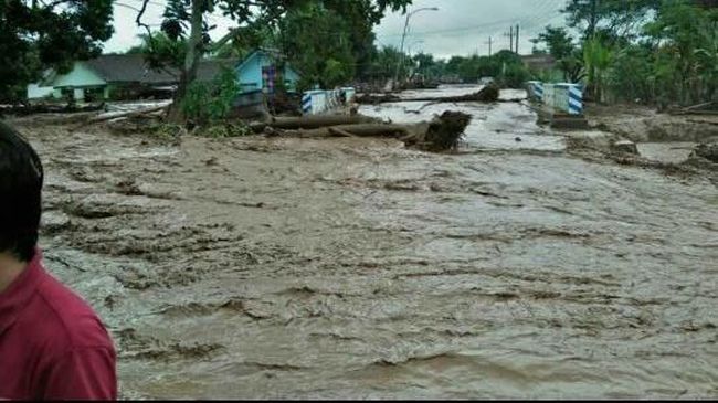 Banjir Bandang Banyuwangi Ratusan Warga Mengungsi