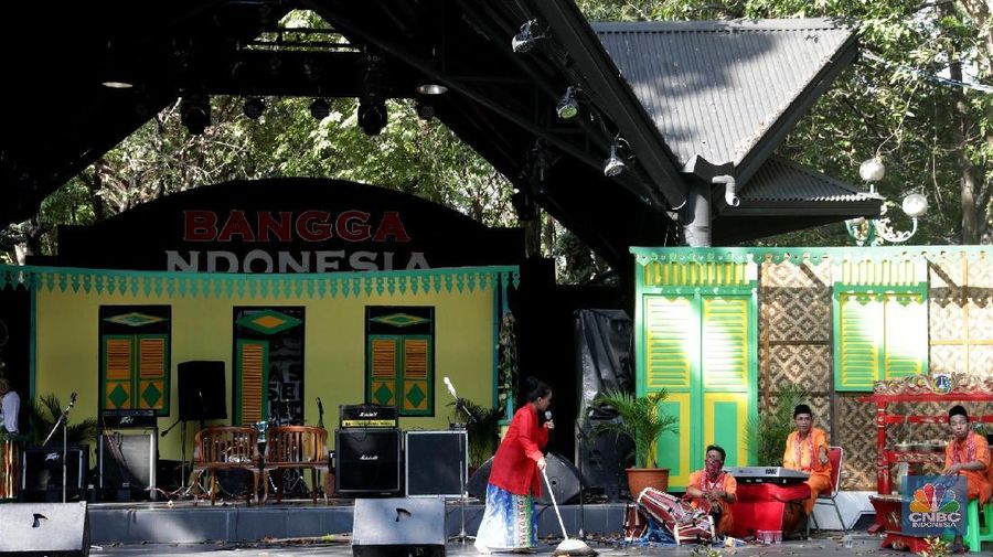 Ancol Kampung Betawi Festival merupakan slogan yang diusung Pasar Seni Ancol untuk memeriahkan hari jadi kota yang awalnya bernama Sunda Kelapa ini