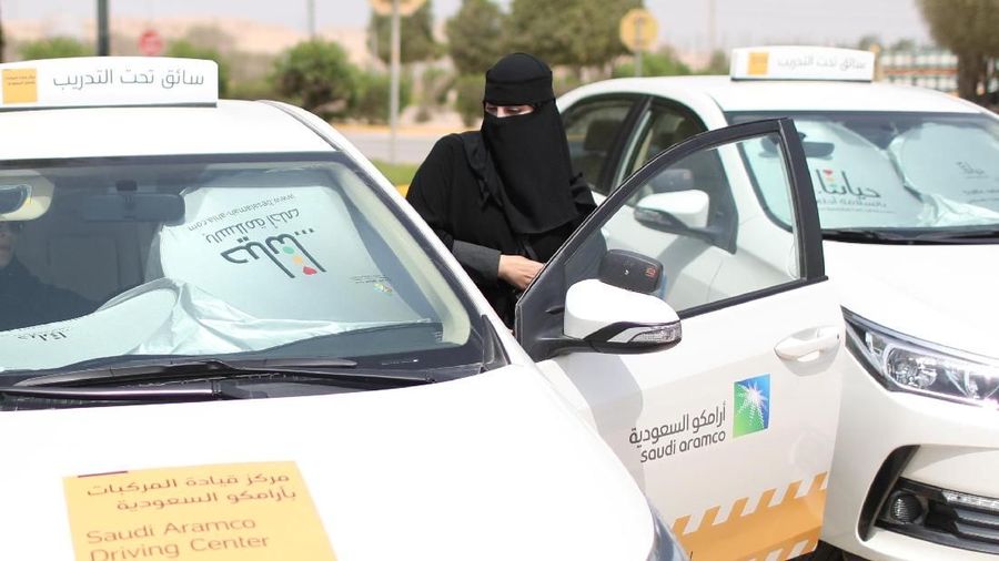 Perempuan-perempuan Arab Saudi akan resmi diperbolehkan menyetir untuk pertama kalinya hari Minggu (24/6/2018).