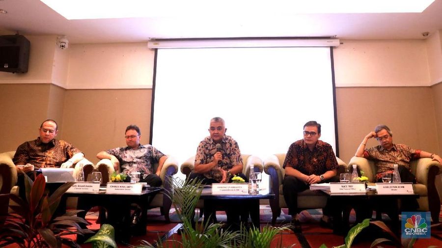 Perseroan menyampaikan paparan terkait alasan dan keuntungan ELTY dalam melakukan reverse stock kepada para pemegang saham perseroan.