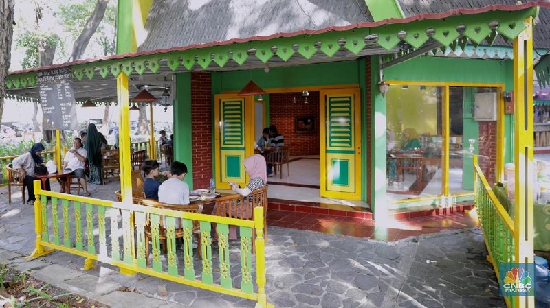 Ancol Kampung Betawi Festival merupakan slogan yang diusung Pasar Seni Ancol untuk memeriahkan hari jadi kota yang awalnya bernama Sunda Kelapa ini