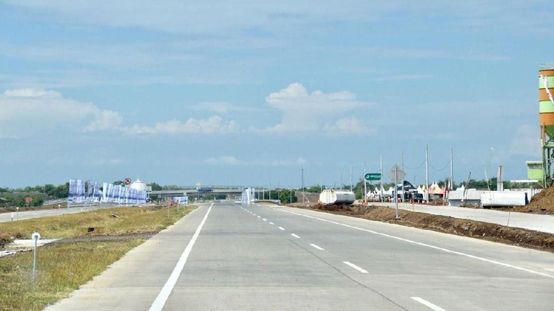 Kehadiran tol Gempol-Pasuruan meningkatkan kemudahan arus logistik karena Gate Tol Rembang berdekatan dengan Kawasan Pasuruan Industrial Estate Rembang (PIER).