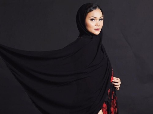 Cerita Youtuber Cantik Lepas Jilbab, Nggak Nyangka Ini Alasannya Cerita Youtuber Cantik Lepas Jilbab, Nggak Nyangka Ini Alasannya