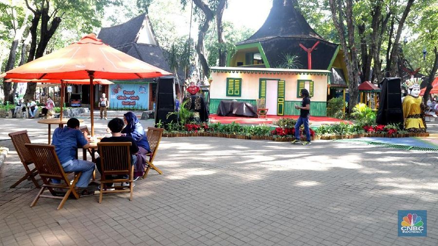 Ancol Kampung Betawi Festival merupakan slogan yang diusung Pasar Seni Ancol untuk memeriahkan hari jadi kota yang awalnya bernama Sunda Kelapa ini