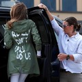 Ini Jaket Kontroversial Melania Trump Saat Kunjungi Imigran