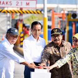 Ada 'Tumbal' di Balik Kemegahan Infrastruktur Jokowi