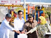 Ada 'Tumbal' di Balik Kemegahan Infrastruktur Jokowi