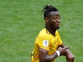 Batshuayi Tertawakan Aksi Selebrasi Konyol 'Dihajar' Bola
