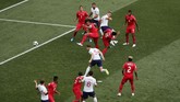 Inggris unggul di menit ke-8 berkat sundulan bek tengah John Stones, memanfaatkan tendangan sudut Kieran Trippier. Stones berhasil melewati penjagaan Amir Murillo. (REUTERS/Ivan Alvarado)