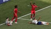Wasit menunjuk titik putih setelah Jesse Lingard dijatuhkan di kotak penalti ketika menerima umpan lambung dari tengah. (REUTERS/Ivan Alvarado)