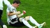 Hidung gelandang timnas Jerman Sebastian Rudy mengeluarkan darah usai terbentur sepatu pemain Swedia. Rudy pun digantikan Ilkay Guendogan pada menit ke-31. (REUTERS/Hannah McKay)