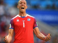 Kisah Hidup Halldorsson, Kiper Islandia yang juga Sutradara