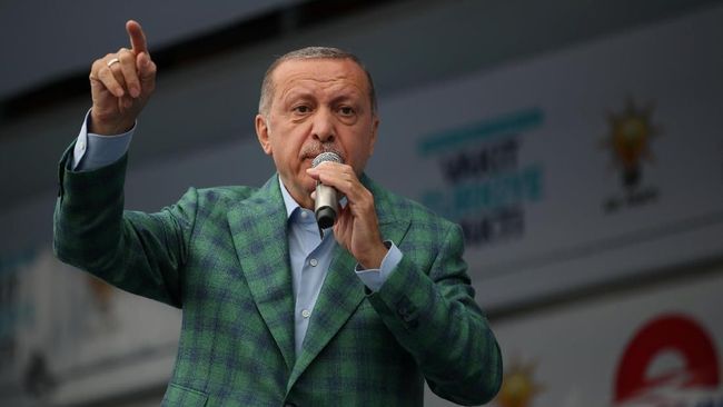 Kurs Lira Anjlok 18 Persen, Erdogan Bantah Turki Alami Krisis