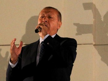 Turki Naikkan Bea Impor Alkohol hingga Mobil AS 100% Lebih!