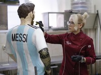 Dibuat 1 Minggu, Ini Bentuk Patung Coklat Messi di Rusia