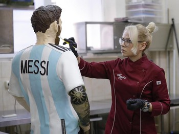 Dibuat 1 Minggu, Ini Bentuk Patung Coklat Messi di Rusia