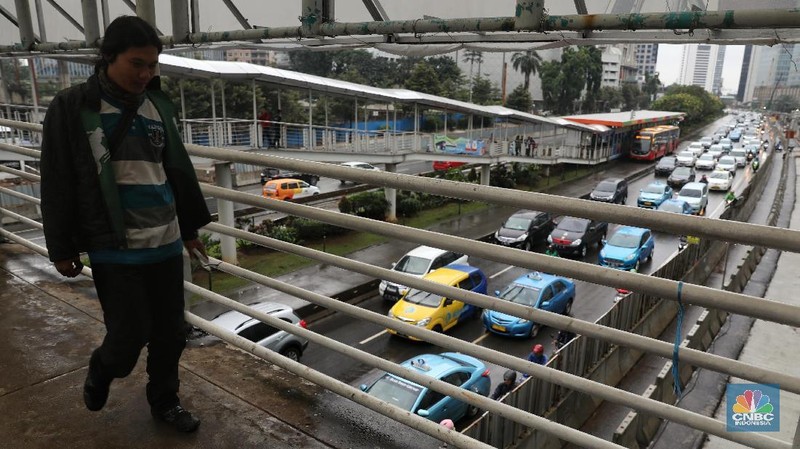 Usai libur lebaran aktifitas Ibu Kota kembali normal dan kepadatan kendaraan kembali terjadi di jalan protokol di Jakarta.