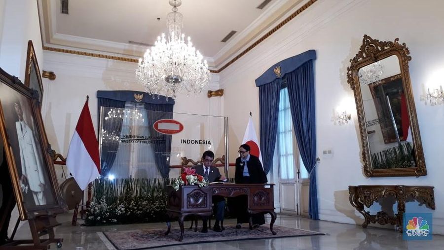 Pertemuan itu bertepatan dengan peringatan 60 tahun hubungan diplomatik Indonesia-Jepang.
