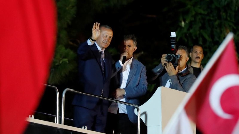 Dalam penghitungan suara yang disiarkan media Turki, Erdogan unggul jauh dari pesaing terdekatnya Muharrem Ince.