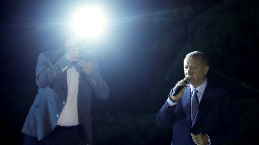 Erdogan mendapat banyak kritikan dari pemimpin negeri Eropa karena keputusan memberi akses masuk pada pengungsi Suriah.
