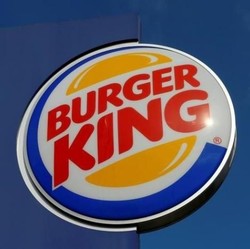 Ada Apa dengan Burger King Minta Warga Pesan McD Hingga KFC?