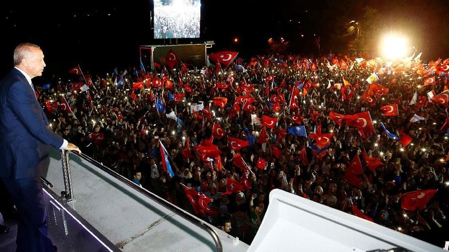 Dalam penghitungan suara yang disiarkan media Turki, Erdogan unggul jauh dari pesaing terdekatnya Muharrem Ince.