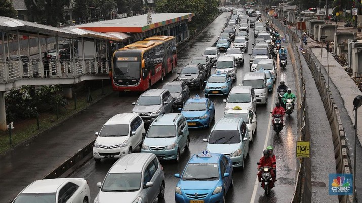 Macet Bikin Rugi Rp 65 T, Jokowi Bakal Bentuk Lembaga Baru? Ada satu badan untuk menyelesaikan persoalan transportasi yang selama ini menjadi biang kerok terjadinya kemacetan.