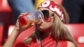 Penjualan bir di Rusia dikabarkan turun dalam satu dekade terakhir karena beberapa hal, di antaranya aturan ketat akan penjualan dan periklanan alkohol di sana. (REUTERS/Albert Gea)