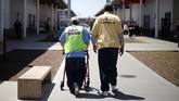 Menanjaknya populasi tahanan lansia tersebut mendorong pemerintah setempat mengambil langkah pertama untuk menciptakan unit demensia di fasilitas medis penjara utama negara bagian di kota San Joaquin Valley, Stockton. (REUTERS/Lucy Nicholson)