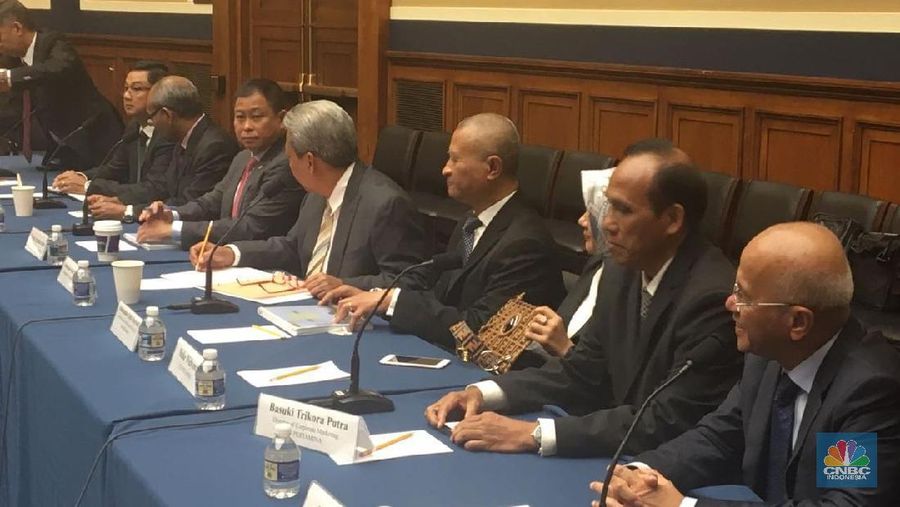 Jonan bertemu sejumlah pengusaha AS di Washington, dan ia ditanya-tanya seputar komitmen pemerintah terkait investasi migas