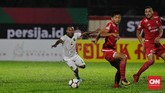 Laga lanjutan Liga 1 2018 antara Persija Jakarta dan Persebaya Surabaya yang gagal terlaksana di Stadion Sultan Agung, Yogyakarta, pada 3 Juni 2018 akhirnya berlangsung di Stadion Perguruan Tinggi Ilmu Kepolisian (PTIK), Jakarta, Selasa (26/6). (CNN Indonesia/Adhi Wicaksono)