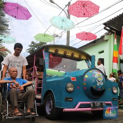 Dari Badut Sampai Penyihir, Mereka Hadir di TPS Unik Ini