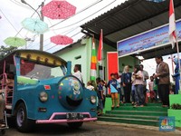 Dari Badut Sampai Penyihir, Mereka Hadir di TPS Unik Ini