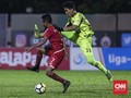 FOTO: Duel Macan dan Bajul Berakhir Imbang