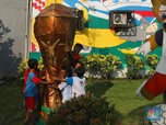 Keren! Ada Replika Trofi Piala Dunia di Kampung Ini