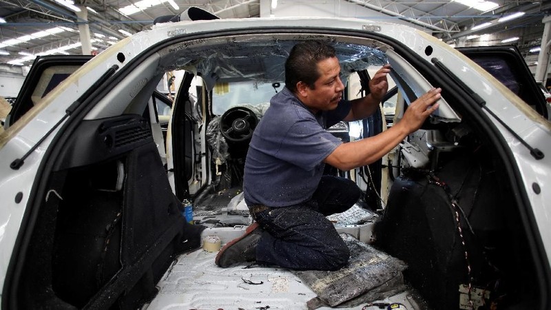 Tingkat kejahatan Meksiko yang melonjak tinggi telah mendorong rekor kenaikan bisnis mobil lapis baja.