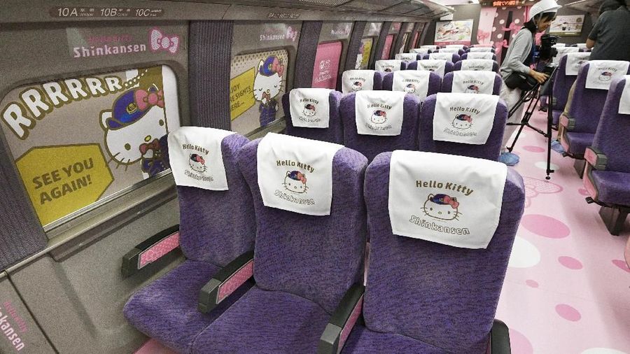kereta hello kitty