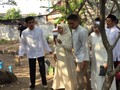 VIDEO: Khofifah Ziarah ke Makam Keluarga di Hari Pencoblosan