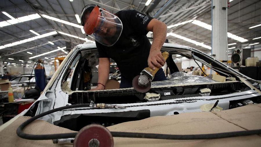 Tingkat kejahatan Meksiko yang melonjak tinggi telah mendorong rekor kenaikan bisnis mobil lapis baja.
