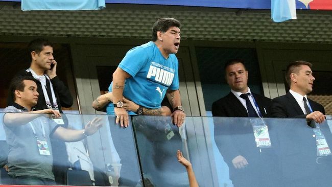 Maradona Nasihati Neymar Agar Berkepala Dingin