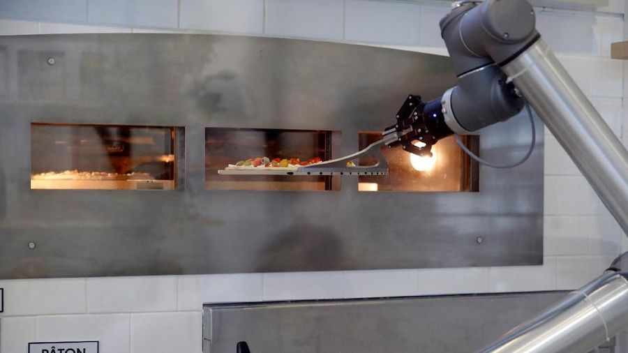 Start-up Prancis, Ekim ingin mengubah dan mempercepat cara pembuatan pizza dan disajikan dengan menggunakan robot pizzaiolo salama 24 jam.