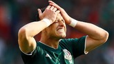 Javier 'Chicharito' Hernandez sangat kecewa karena gagal memanfaatkan peluang yang ia dapat menjadi gol. (REUTERS/Jason Cairnduff)