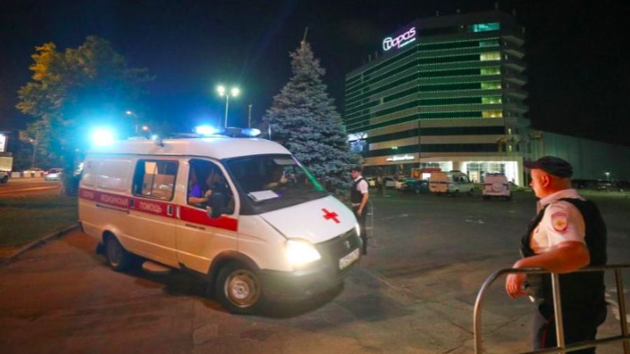 Polisi Rusia melakukan latihan evakuasi setelah sebuah hotel mendapat ancaman bom saat Piala Dunia 2018 sedang berlangsung.
