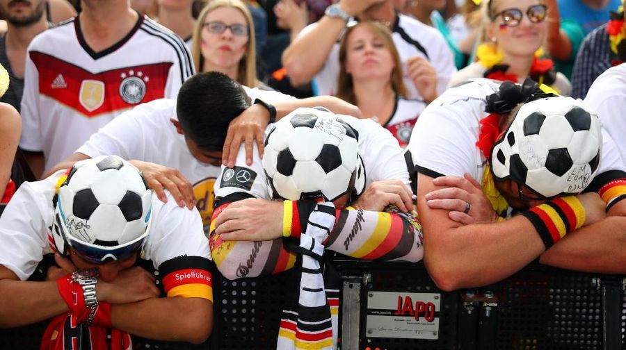 Penggemar Jerman dibiarkan terkejut dan kecewa setelah tim nasional tersingkir di putaran fase Grup Piala Dunia untuk pertama kalinya dalam 80 tahun.