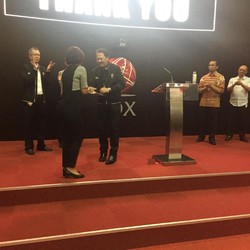 Pamitan dengan Karyawan BEI, Tito Beri 4 Benda Ini