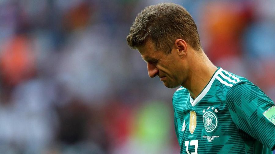 Jerman dan Bola Bundar 'Kutukan Juara Bertahan' Ada satu kepastian yang menyebabkan banyak ketidakpastian dalam Sepak Bola. Contohnya?