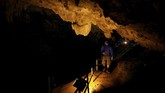Mereka dicurigai menghilang setelah petugas menemukan sepeda di wilayah yang terbatas di dekat gua, 13.00 waktu setempat, Sabtu lalu. (REUTERS/Soe Zeya Tun)