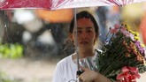 Sebagian besar dari para orang tua menetap di kamp seadanya dekat gua Tham Luang Non sejak mendapatkan kabar bahwa anak-anak mereka hilang pada Sabtu (23/6). REUTERS/Soe Zeya Tun