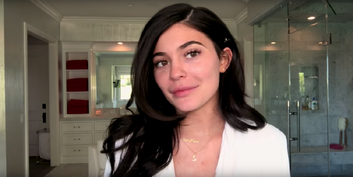 Kylie Jenner Bagi Tutorial Makeup Simpel dengan 34 Langkah Kylie Jenner Bagi Tutorial Makeup Simpel dengan 34 Langkah